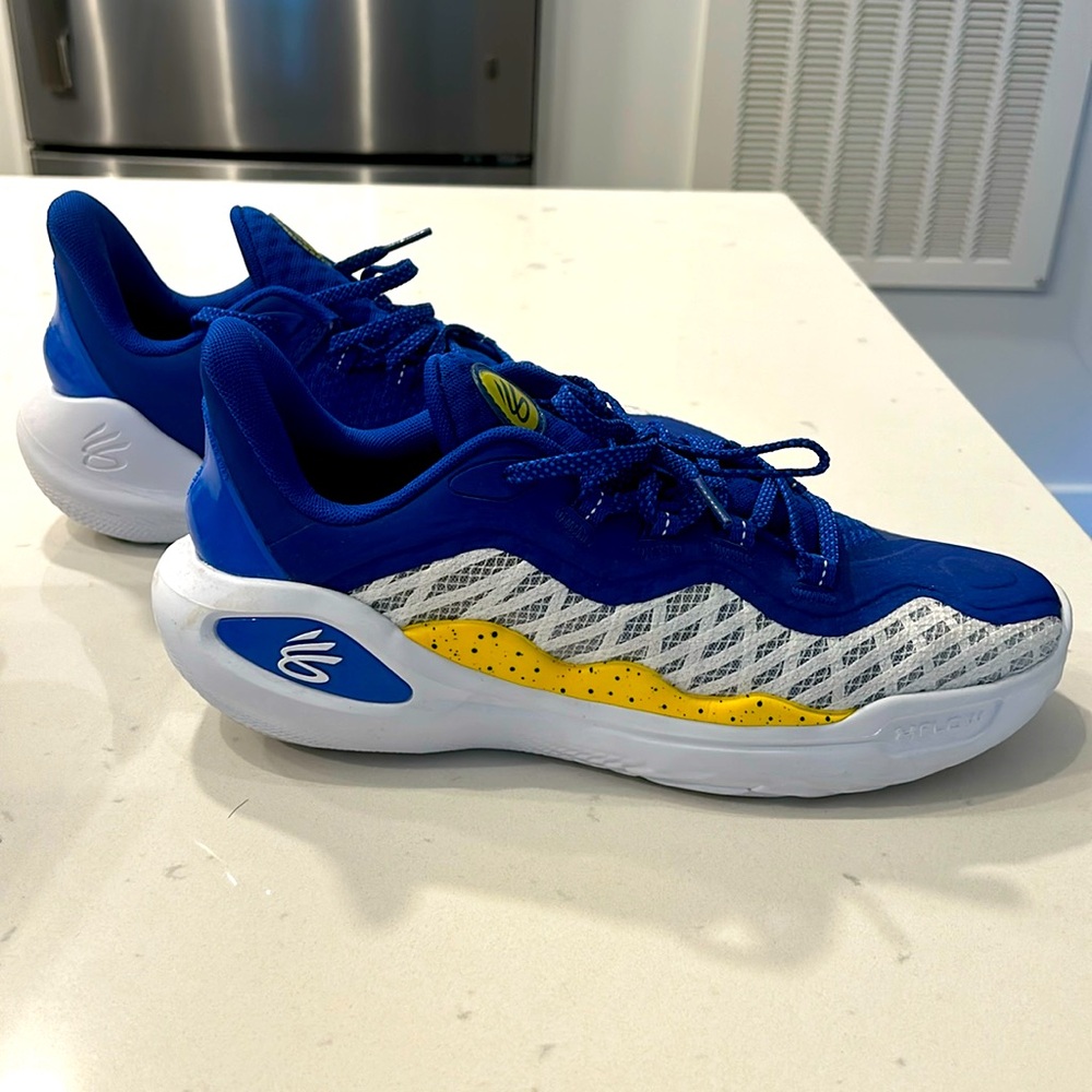 Men sneaker blue/yellow /white Under Armour by Steph Curry. Worn once.